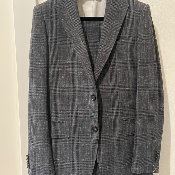 Men's Suit - Picture 2 of 3